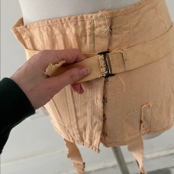 Vintage 1930s Pink Fan Lace Corset Girdle - Picture 6 of 8